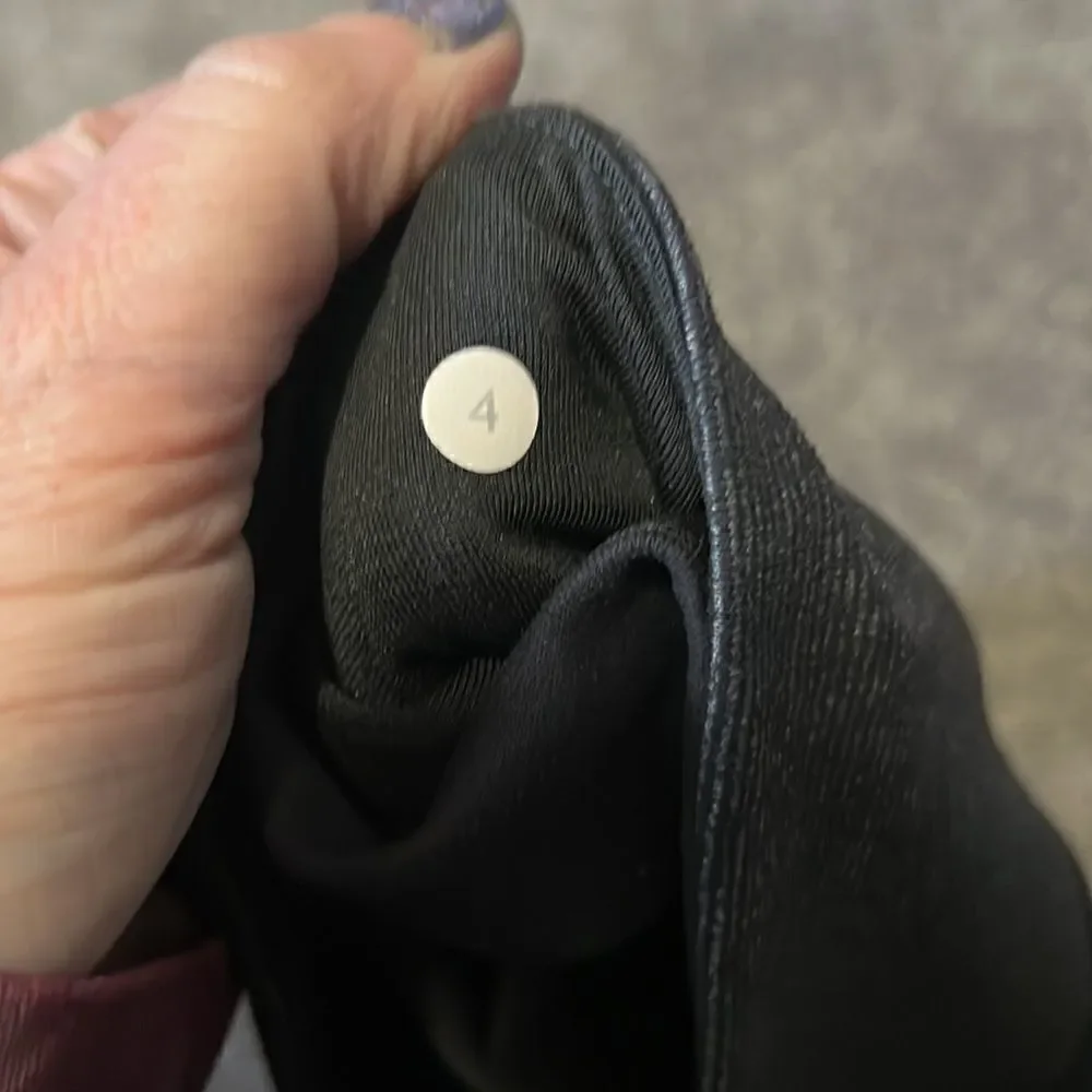 Size 4  Lululemon Lightly Striped Crops - Picture 3 of 4